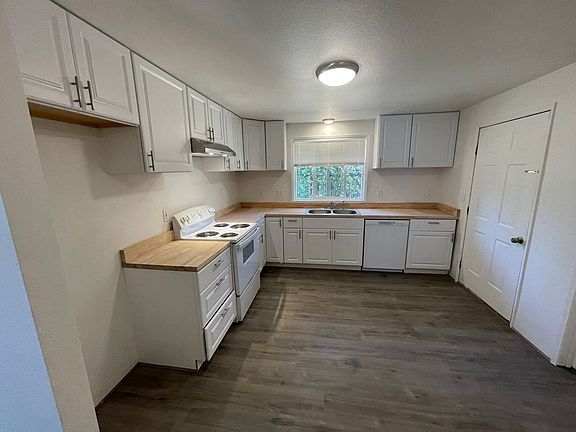 3rd image of 17504 9th Ave E