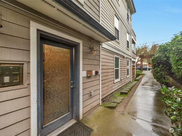 10549 Stone Avenue N #304, Seattle, WA 98133