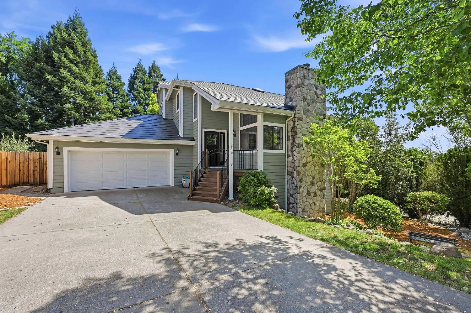 1610 Foxridge Cir photo 1