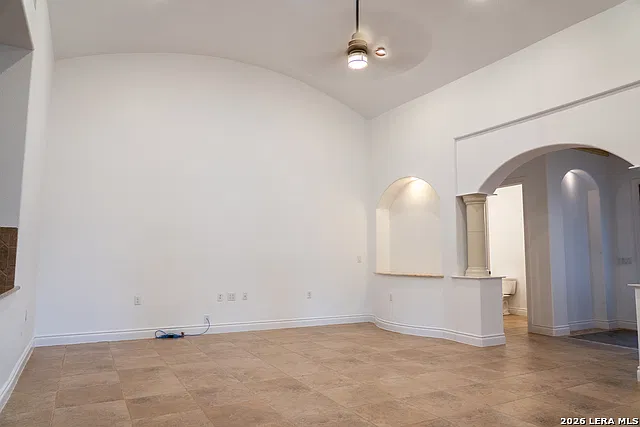 3 bed, 2.5 bath, 2839 sqft, $3,600 — Photo 3