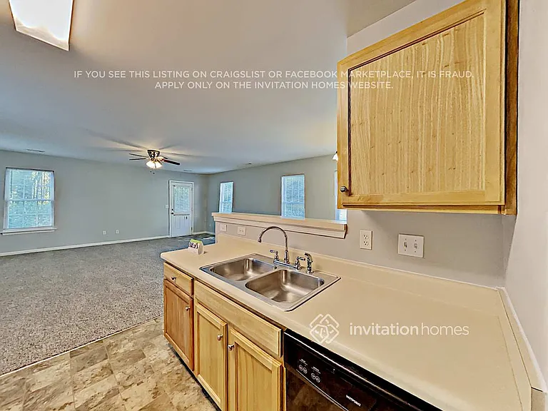 1320 Eastway Dr — Photo 9