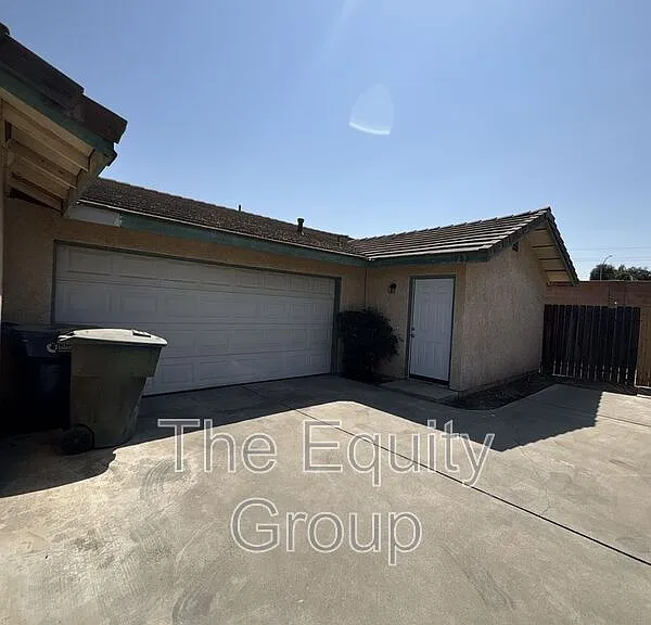 983 N Lynora St — Photo 1