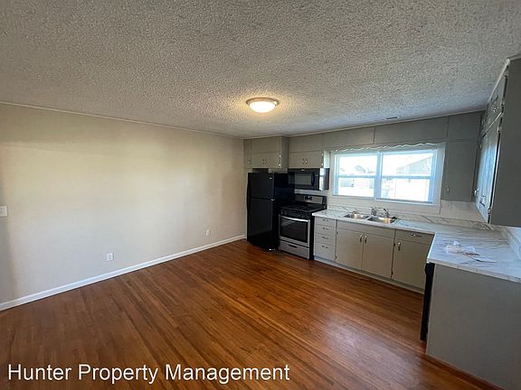 5th image of 110 NE Pine St