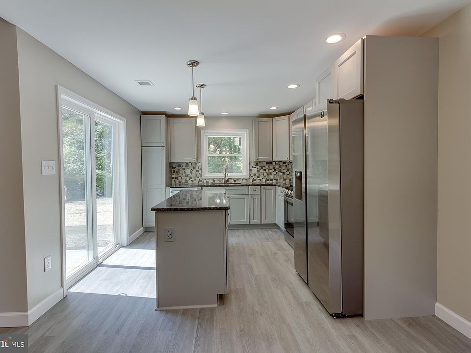 1st image of 32 Lobelia Ave