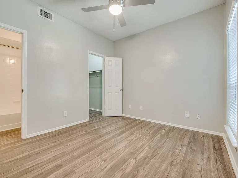 Foxborough Apartments — Photo 25