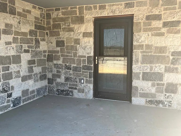 2209 Apache Dr — Photo 4