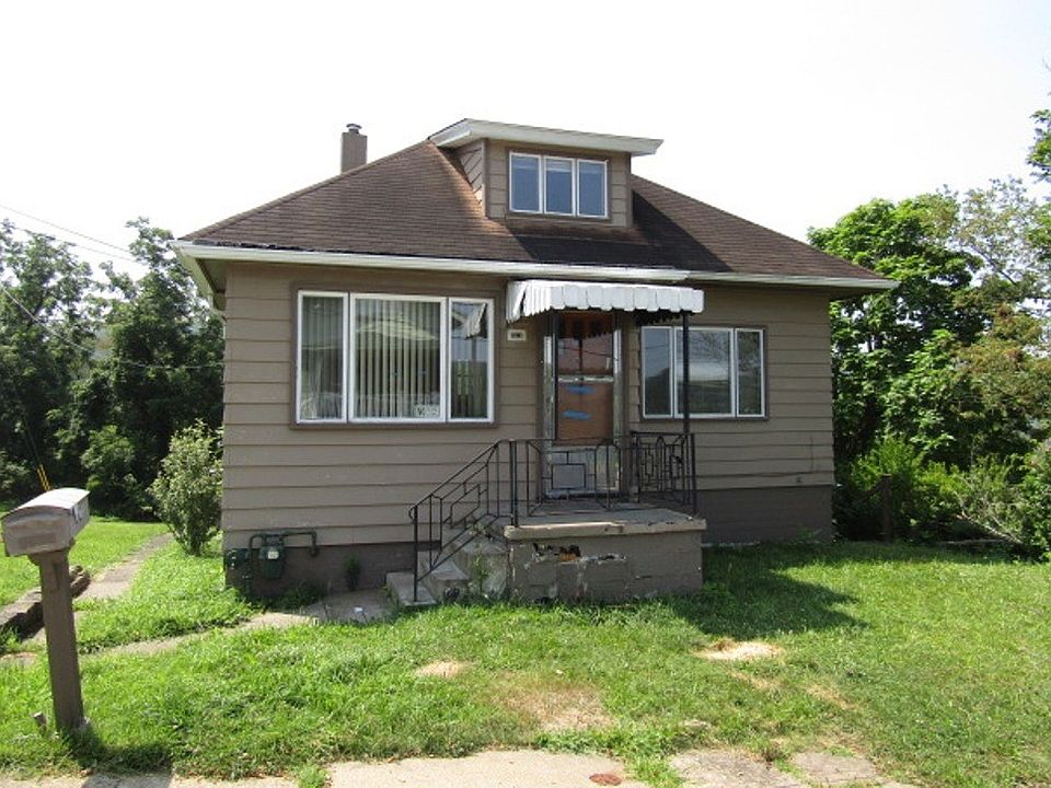 1st image of 2620 3rd St