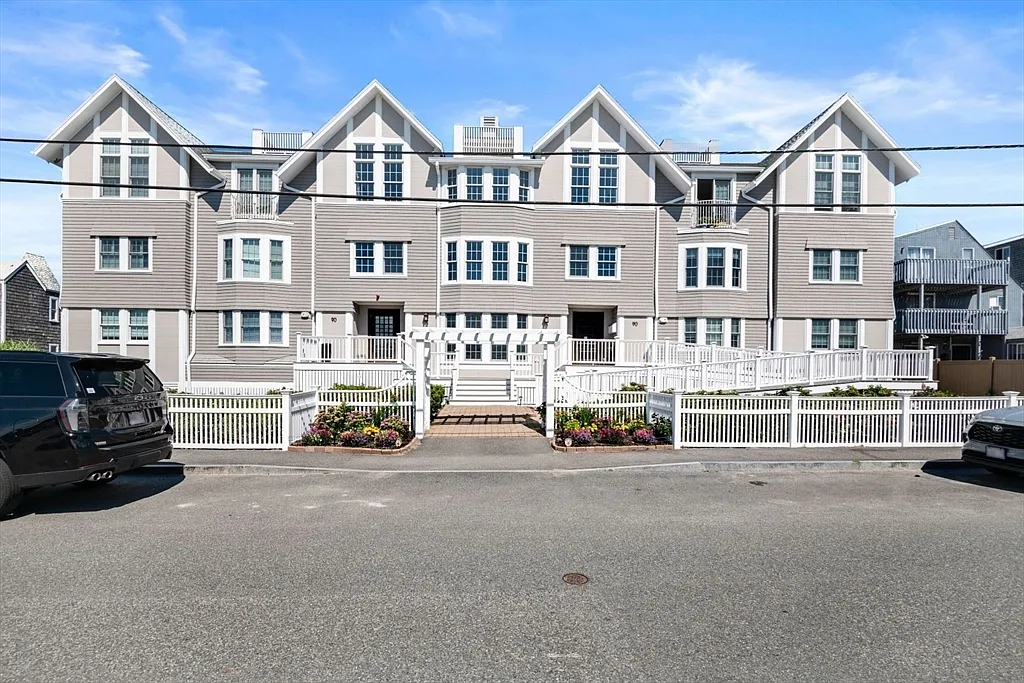 2 bed, 2.0 bath, 1625 sqft, $6,000 — Photo 1