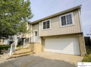 18922 R St, Omaha, NE 68135