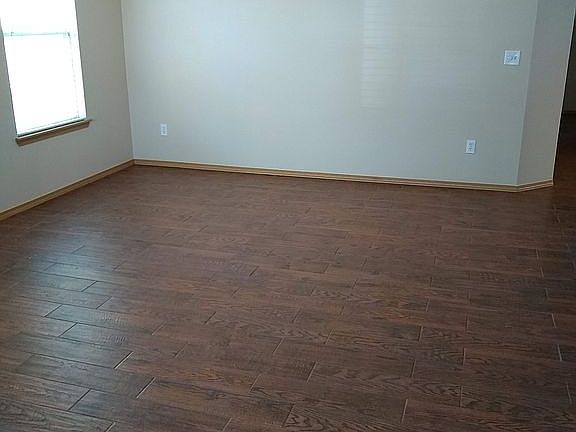 3rd image of 1506 Linwood Cir