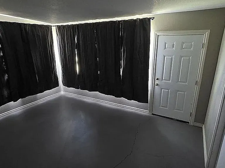 723 SW 45th St — Photo 3