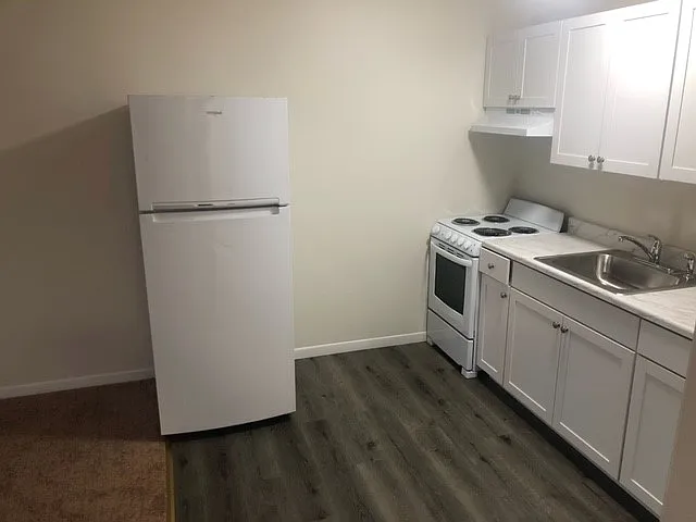 Maple Court Apartments — Photo 16
