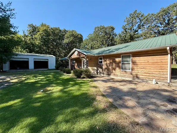 8575 N Service Rd, Bourbon, MO 65441