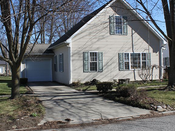 3rd image of 135 E Elm St