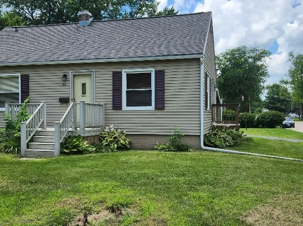 911 Avenue G, Sterling, IL 61081