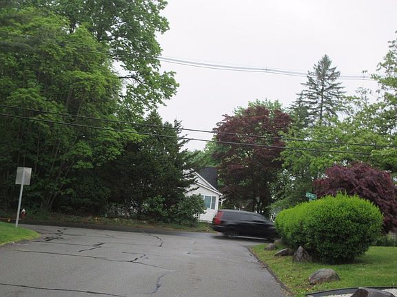 4th image of 44 Birchwood Ter