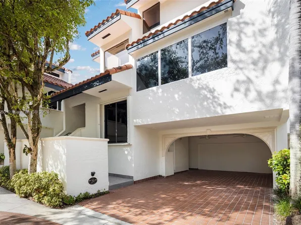 2000 S Bayshore Dr APT 20, Miami, FL 33133