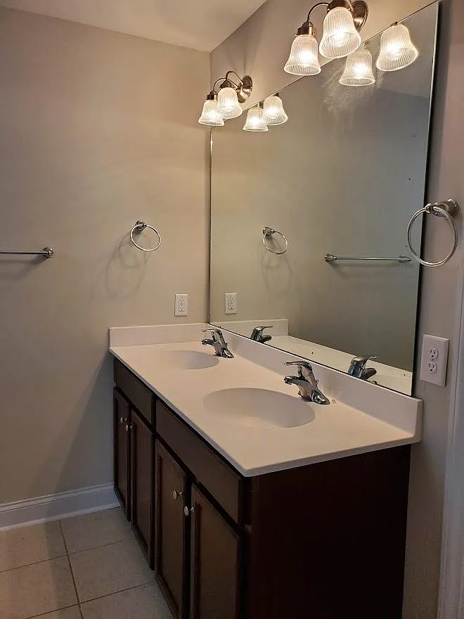 3 bed, 2.5 bath, 1888 sqft, $2,550 — Photo 3