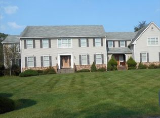230 Red Fox Ln, Stroudsburg, PA