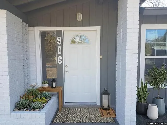 906 E Petaluma Blvd — Photo 2