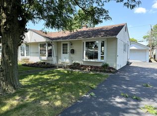 8844 S Corcoran Rd, Hometown, IL 60456