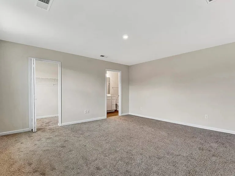 8 Torrington Dr — Photo 2