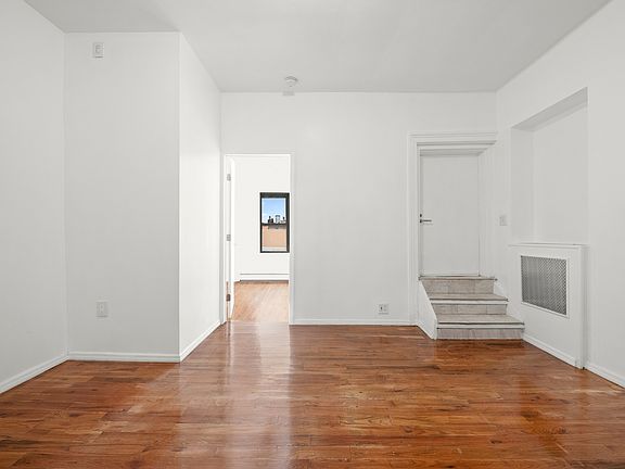 4th image of 216 E 39th St Floor 3