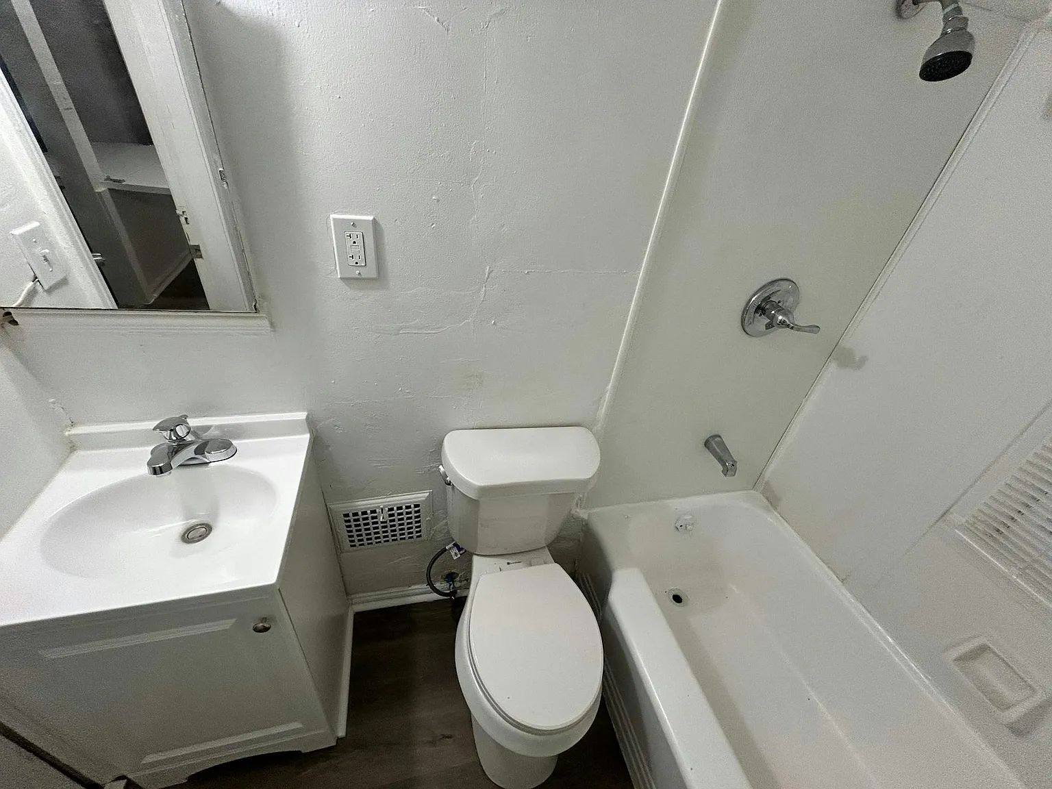 18095 Goulburn Avenue, Unit B (Up) — Photo 4