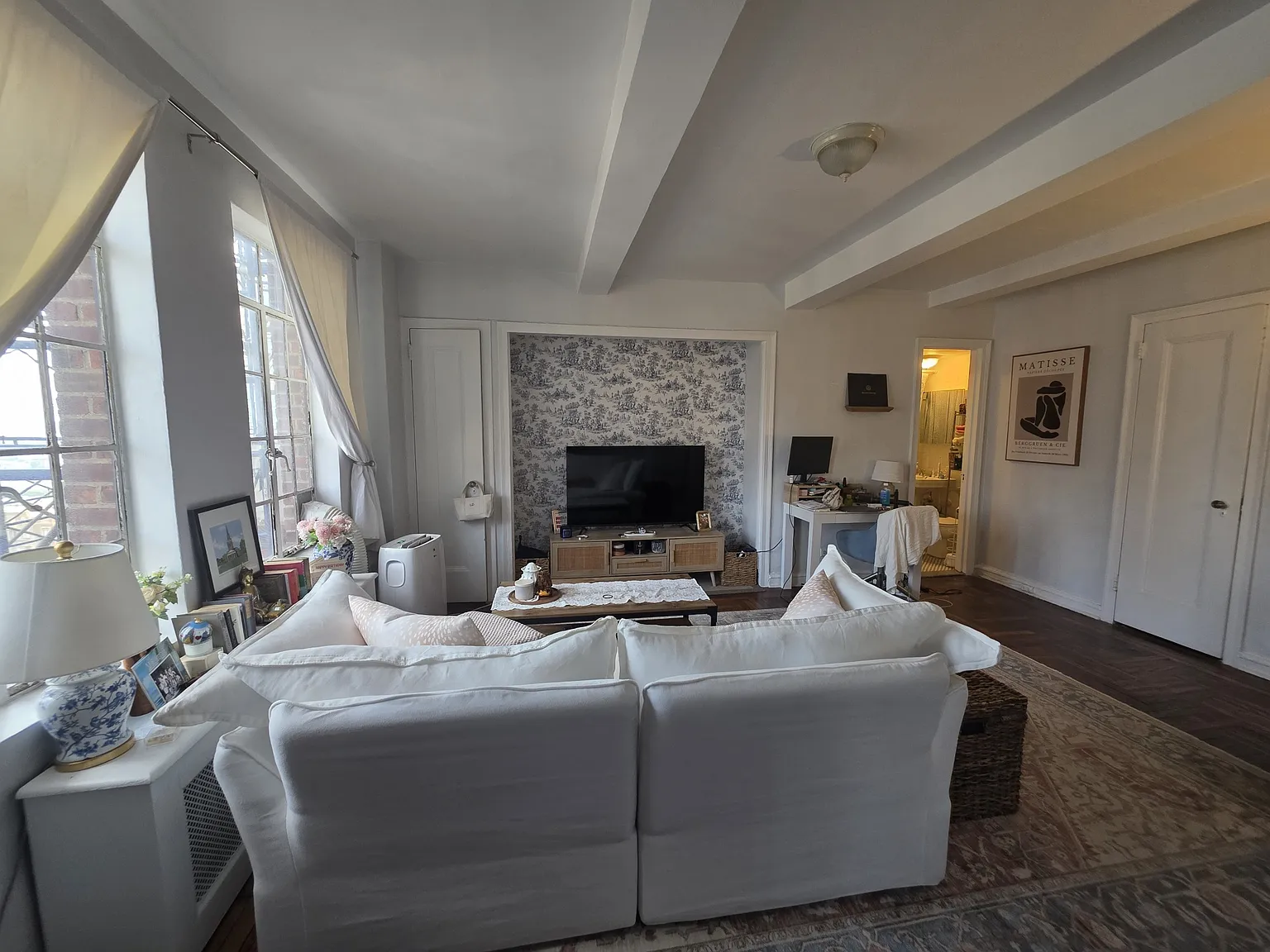 320 East 42nd Street — Photo 2