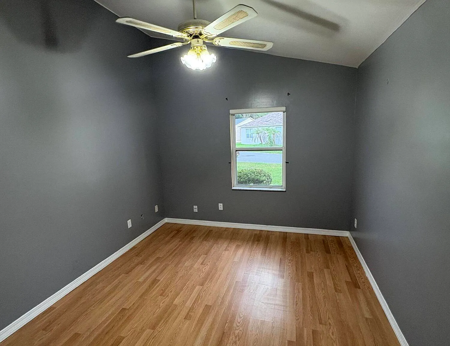 3 bed, 2.0 bath, 1354 sqft, $2,600 — Photo 4