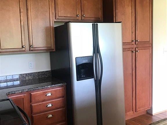5th image of 422 High St APT 203
