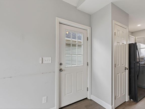 5th image of 994 Portland Road #16