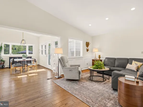 4117 Duvawn St, Alexandria, VA 22310