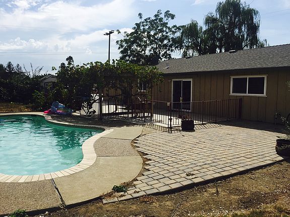 3rd image of 12940 Columbet Ave