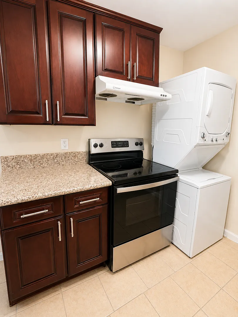 2 Bed / 2 Bath San Diego Home | In-Unit Laundry & Utilities Included — Photo 3