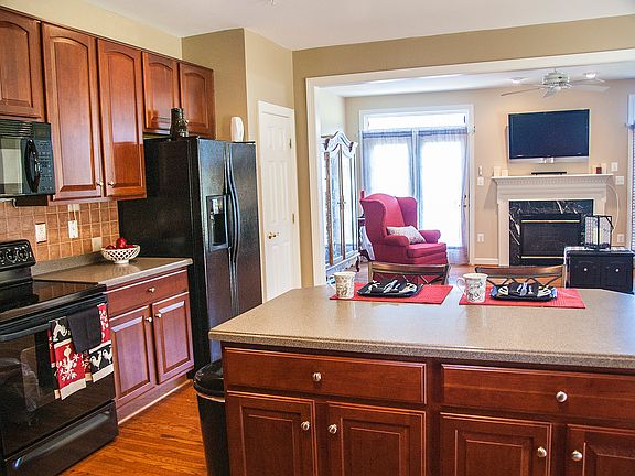 2nd image of 12428 Falconbridge Dr