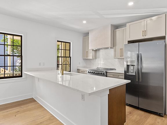 4th image of 67 Drake St