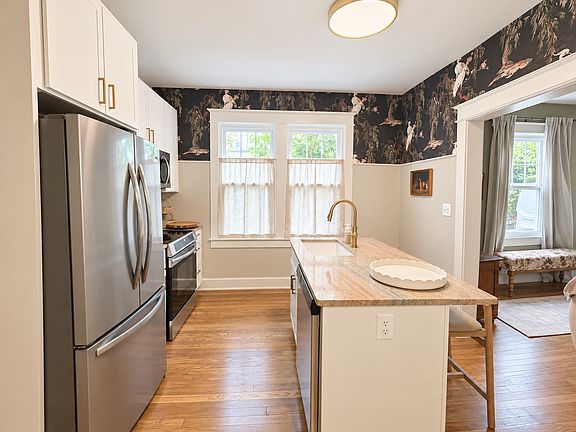 4th image of 4221 31st St #B