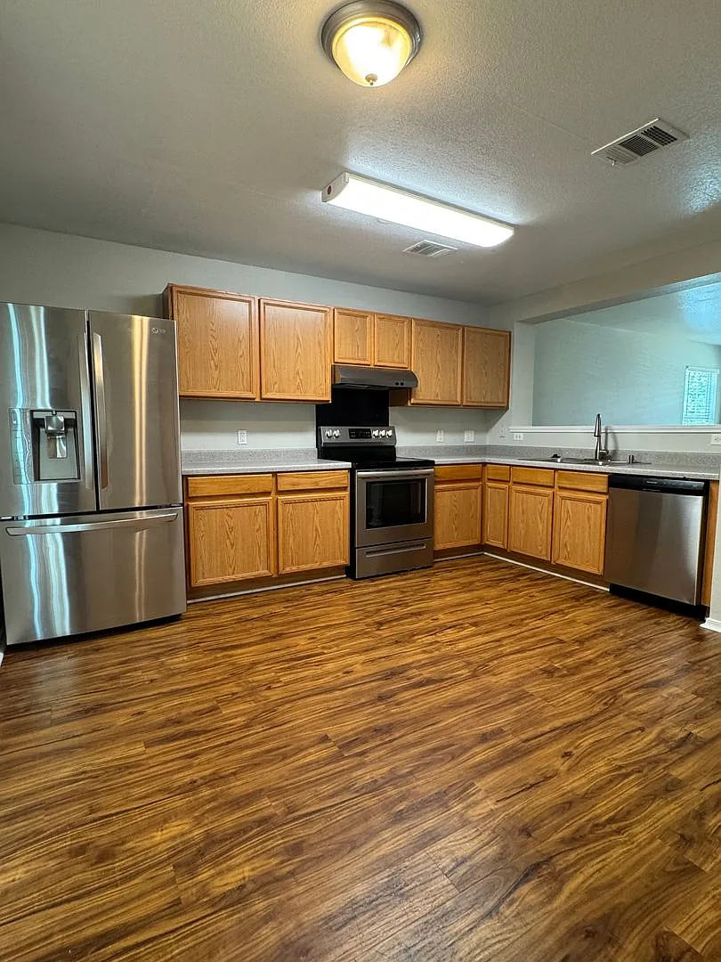 3 BR/2.5BA | Single Family Home | 1-Car Garage | Fenced backyard! — Photo 4