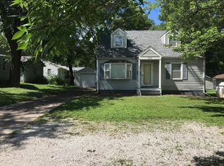 910 E Lake Shore Dr, Decatur, IL 62521