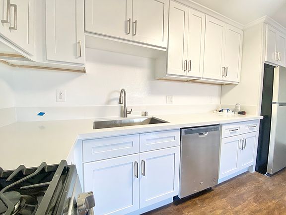 2nd image of 334 Lime St #6