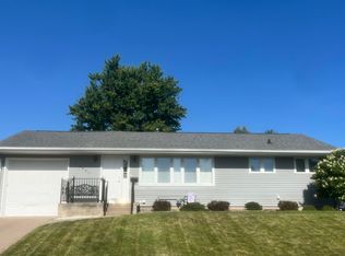 2045 Jeffrey Dr, Dubuque, IA 52001
