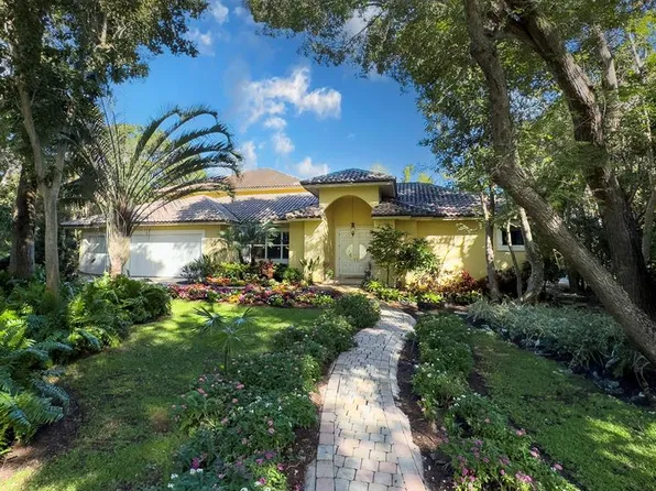 39 Thatch Palm Way, Ocean Reef, FL 33037