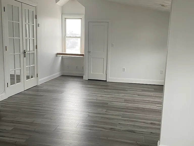 8 Baker St #3 — Photo 1