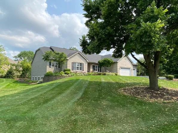 7516 Bonnie Ridge Rd, Crystal Lake, IL 60014
