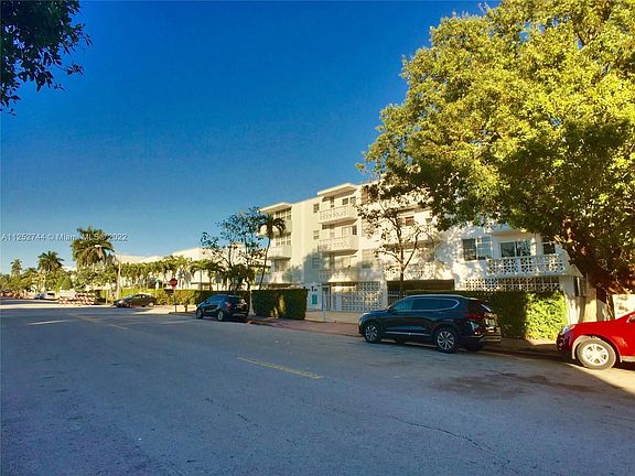4th image of 949 Pennsylvania Ave APT 210