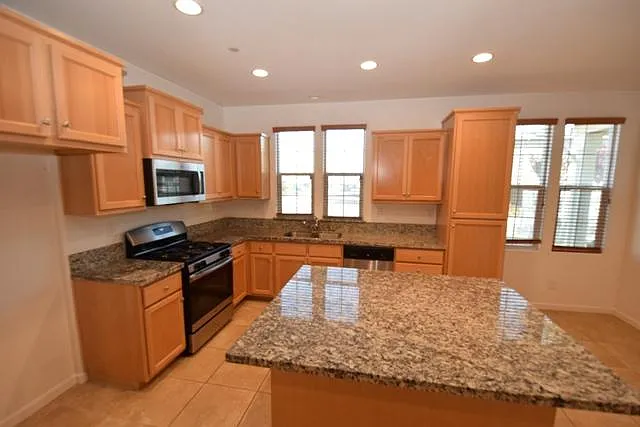 1816 Golden Willow Ave — Photo 8