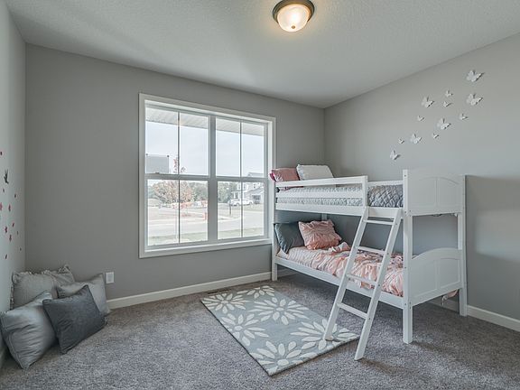 Photos of a Similar Hemlock III Home