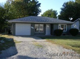 417 N Emmett St, Virden, IL 62690