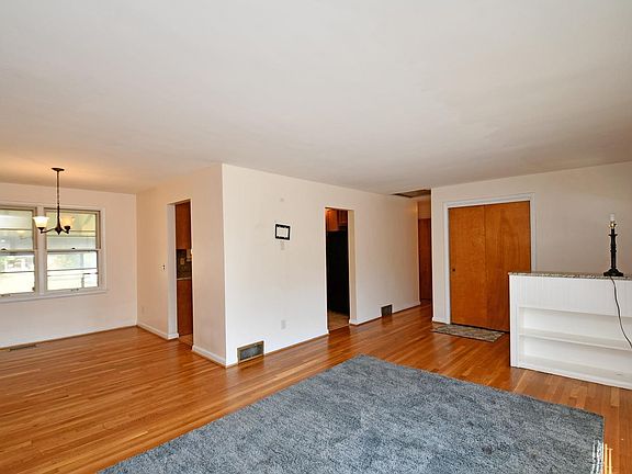 4th image of 1026 Magie Ave